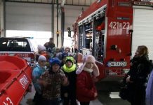 Ewakuacja ze strażakami