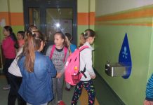 W PWiK edukują o cudownej cieczy-wodzie