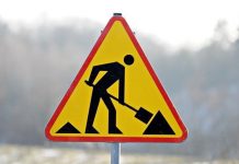 Ulica wzdłuż Fosy Miejskiej zamknięta