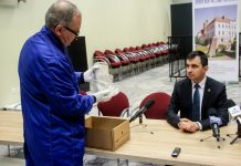 Zawartość historycznej tuby nadal jest tajemnicą