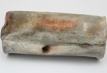 XIX wieczna tuba w cokole pomnika cesarza