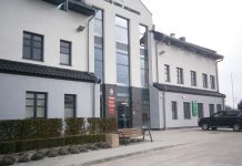 Podmuch wiatru pozbawił dachu nad głową