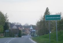 W jednym pokoju mieszka wieloosobowa rodzina