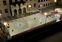 Lodowisko przed wejściem do ratusza