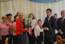 Wigilia w Domu Nad Strumykiem. Seniorzy podzielili się opłatkiem