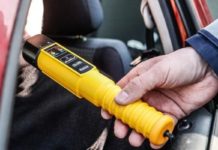 Nietrzeźwy kierowca i narkotyki w samochodzie