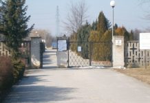 Alejki na cmentarzu z kostki brukowej