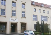 Rejestracja szpitalna znowu w holu. Numerki z automatu