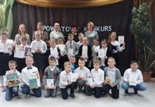 Konkurs recytatorski w Kotli. K. Zaremba z I b na podium