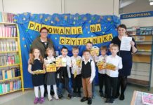 Uroczystość pasowania w SP w Kotli. Najmłodsi przyjaciele książek