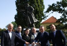 Kapsuła czasu pod pomnikiem Józefa Piłsudskiego