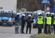 DZIAŁANIA POLICJANTÓW W ZWIĄZKU Z NIELEGALNYM ZGROMADZENIEM