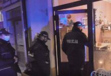 Łagodniejsze obostrzenia. Policja kontroluje noszenie maseczek