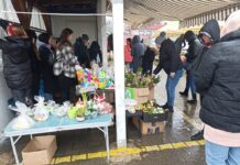 Kolorowe i z fantazją. Stroiki wielkanocne