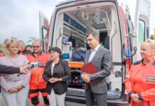 Nowoczesne elektryczne nosze trafiły do głogowskich ratowników