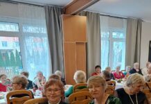 Seniorzy spotkali się przy świątecznym stole