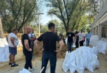 Służby monitorują stan wody w Odrze. Głogowianie zabezpieczają się podtopieniem