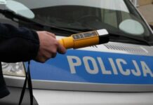Policjanci zatrzymali nietrzeźwego kierującego z dożywotnim zakazem