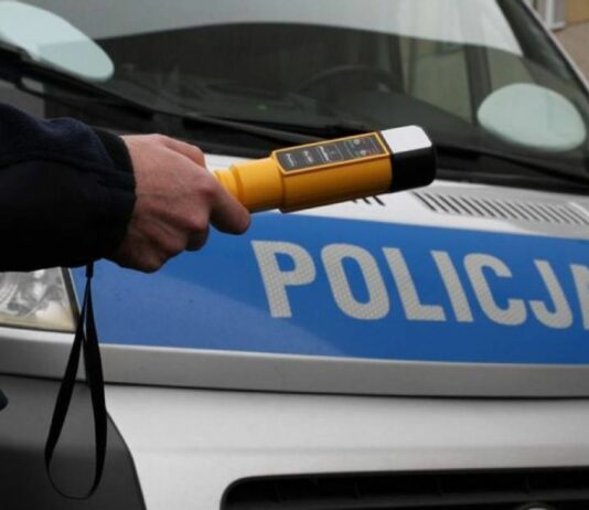 Policjanci zatrzymali nietrzeźwego kierującego z dożywotnim zakazem