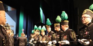 Akademia, pochód Lisa Majora i skok przez skórę